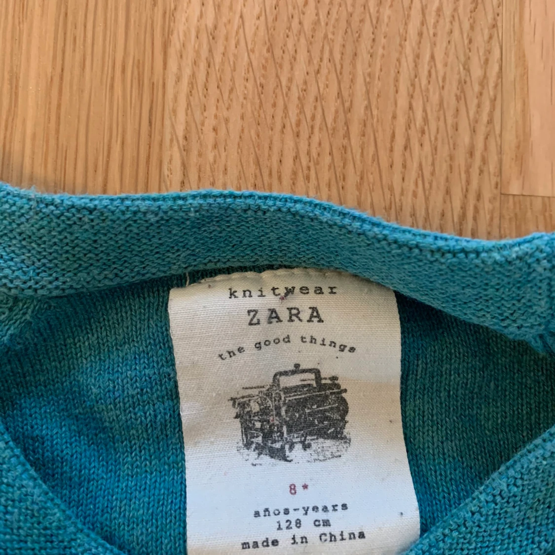 Finstickad petrol blue tröja från Zara - 90