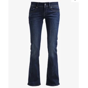 Snygga Jeans - säljer mina skitsnygga jeans ifrån g-star, nypris 999kr säljes för 250kr+frakt. Väl använda men bra skick, dock ett litet hål på benet. Kom privat för bättre bilder!!🫶🏻🫶🏻