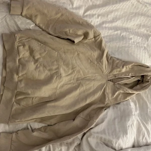 Hoodie - Beige Hoodie från lager 157 i storlek S