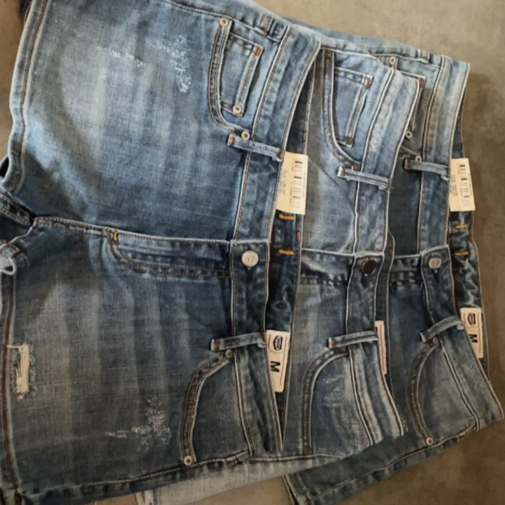 Säljer dessa tre paren lågmidjade shorts, skitsnygga till sommaren👌 3par för 300kr🙏köpta på ett outlet för 200kr styck. Shorts.