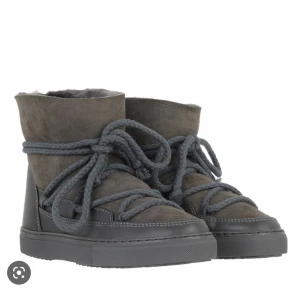 Grå Inuikii storlek 38 - Fina Inuikiis som är storlek 38. Använda några gånger men i fint skick. Inköpspris ca 2200 kr. 