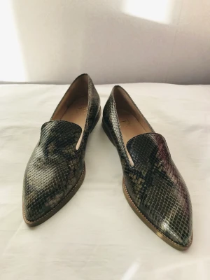ATP loafers, Stl: 38, Nypris: 2,298kr - Fantastisk fina loafers från ATP Atelier,  Helt nya. Storlek: 38  Nypris: 2298 kr Skickas i originalkartongen. 
