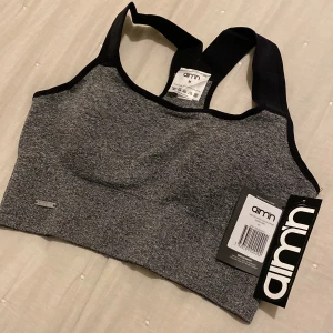 Top från aim’n - Helt ny top från aim’n i strl M. 