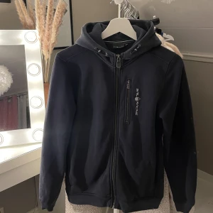 Sail racing - Sail racing i strl s/170, säljer då den inte kommer till användning 💗pris kan diskuteras 