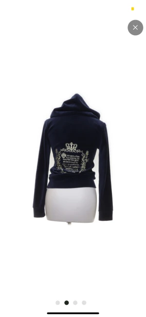 Juicy tröja - En mörkblå juicy tröja, aldrig använt endast testad. 