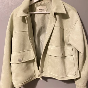 Mocka jacka - Från Pull and bear bra skick stl s  köpt för 300kr