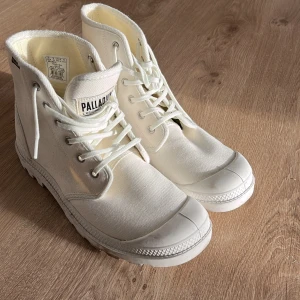 Palladium - Palladiumkängor använda en gång storlek 43 