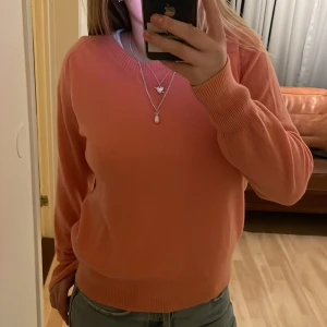 Soft goat tröja 🥰☺️🙏🏽❤️ - Ljusrosa, inte så stark rosa som på bilden! Bra skick, inget fel! Storlek M-snarare att den passar xs,s. Nypris: 2400kr❤️pris kan diskuteras!!!