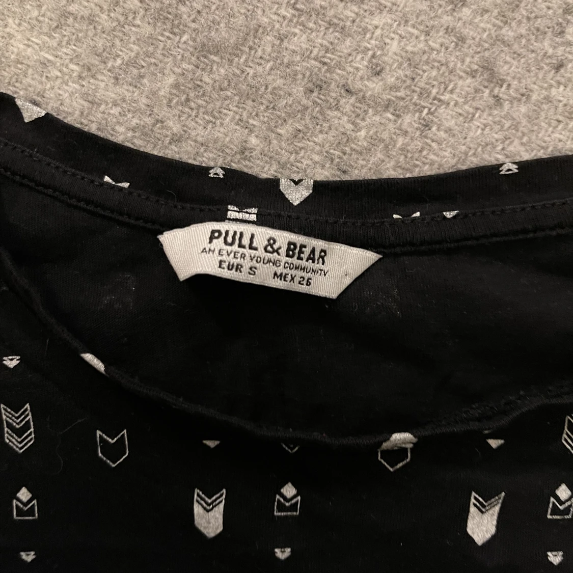 T-shirt med piltryck - 90