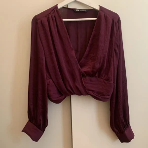 Zara topp - Säljer en croppad zara topp! Använd endast en gång. 
