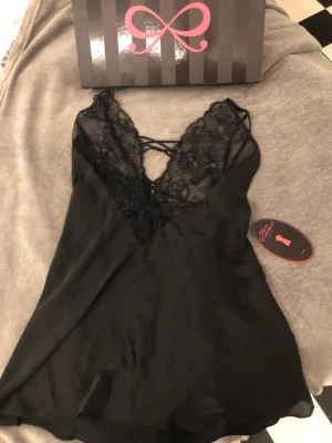 Underklänning - Helt oanvänd kvitto och låda medkommer