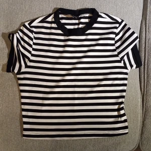 Randig tröja - Jätta snygg tröja, använt 3 gånger. Super bra kvalitet! Priset kan diskuteras ❤️