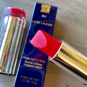 Estee Lauder Puré colour love lip tomt cherrylove - Läppbalsam som ändrar färg med fina läppar och ger både fukt och glans, slutsåld med doft smak av körsbär och acai 