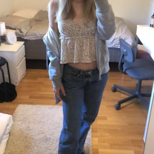 Gullig topp - Intressekoll på världens sötaste topp från Shein💖 använd några få gånger så nyskick! Super gullig topp till sommaren. Skriv om ni är interesserad, pris är alltid diskuterbart 