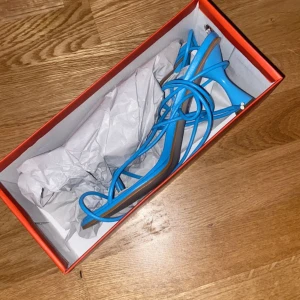 Klackar - Säljer helt oanvända klackar med snörning. Säljer då det inte passar mig. Pris kan diskuteras!🫶