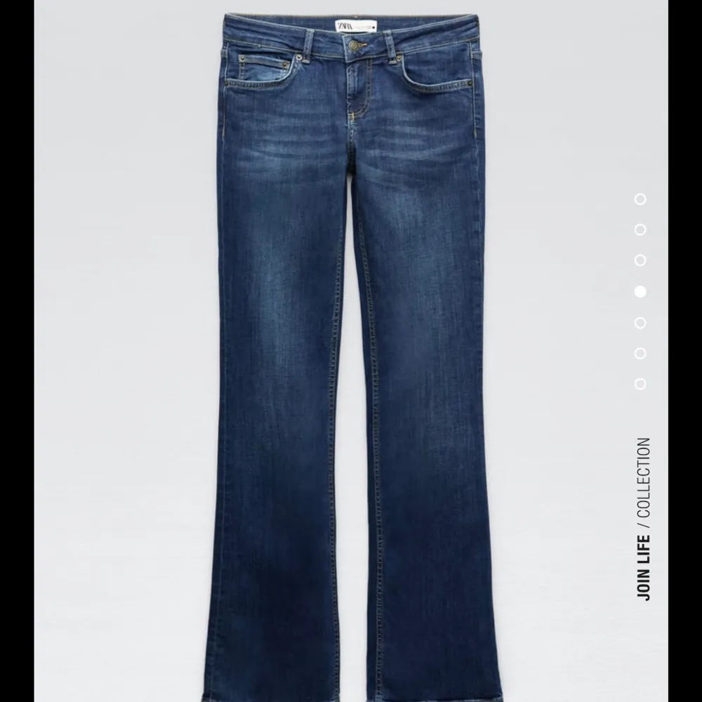Jätte fina lågmidjade zara jeans som tyvärr inte kommer till användning eftersom jag har liknande jeans. Använda 1 gång❤️❤️(Skriv till mig tryck inte på köp nu). Jeans & Byxor.