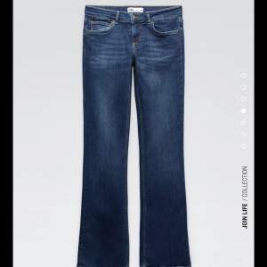 Jätte fina lågmidjade zara jeans som tyvärr inte kommer till användning eftersom jag har liknande jeans. Använda 1 gång❤️❤️(Skriv till mig tryck inte på köp nu)