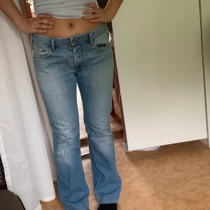 Lågmidjade Bootcyt diesel byxor  - Bra skick men använda, skitsnygga lågmidjade och fin form :)  Tryck inte på köp nu Lite slitningar på fickorna 71 innerbensmått 