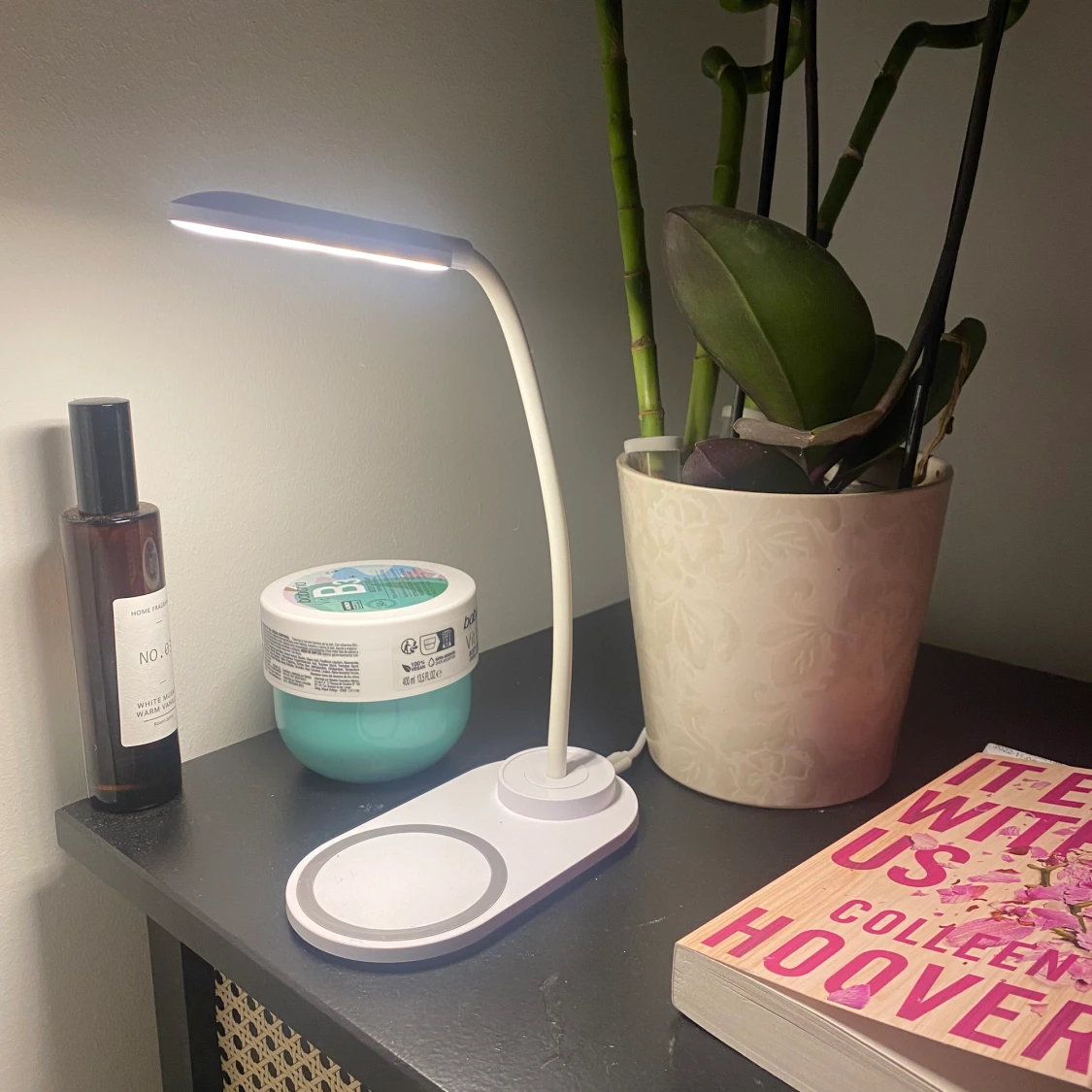 Bordslampa med 3 ljuslägen och trådlös laddare, 10W, vit