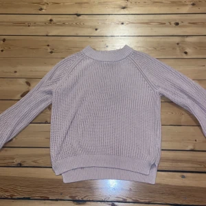 Stickad tröja - Stickad tröja! Jättefin men har inte kommit till så mycket användning!💗