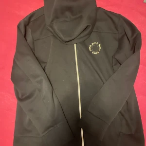 Hugo boss kofta - Befintligt skick, storlek L kan fraktas