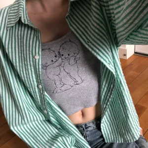 Skjorta - Skjorta. Vet tyvärr inte var den kommer ifrån. Knappt använd, frakt tillkommer på 57kr! 