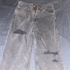 Mörkgrå/svarta mom jeans från hm, ej använda 