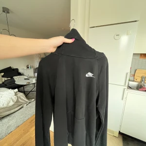 Nike hoodie🖤 - Svart Nike hoodie i storlek S. Jättebra skick