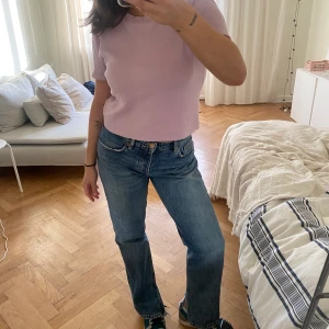 Zara T-shirt  - Super fin zara T-shirt i lite tjockare material, tycker tyvärr den är lite för tight på mig :( 