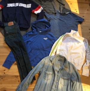 Jätte fint klädpaket stl S-M  Levis jeans stl 30-31  Mycket fint skick  Fredperry , Fila , Levis , Hollister 