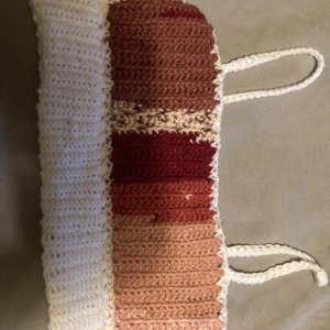 Handmade - En multi färgad top , väldig cropped och perfect för sommaren <3