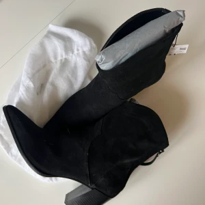 Oanvända boots från Zara med klack - Oanvända boots från Zara med klack, lappen sitter kvar