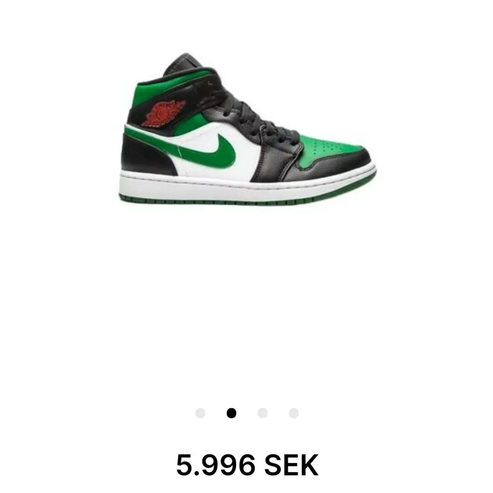 Nike Air Jordan pine green strl 42 Köpta på Miinto för 5996kr. Som Nya! Inte en enda skråma på utsidan eller missfärgade! Lite nopprig i hälen men inget som syns eller stör, går att ta bort. Skickar gärna mer bilder, endast seriösa köpare. 3000kr.. Skor.