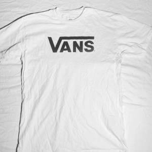 Vans t-shirt Size- Medium. Fits- small-medium. Condition- 75/100 Price 41SEK plus shipping. Dm to buy or ask anything. #dawiercie
