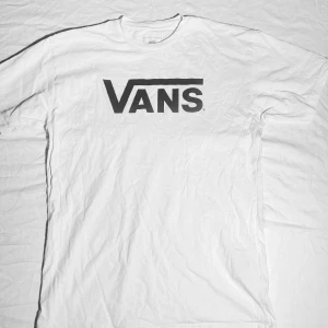 Vans tee - Vans t-shirt Size- Medium. Fits- small-medium. Condition- 75/100 Price 41SEK plus shipping. Dm to buy or ask anything. #dawiercie