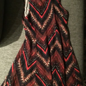 Klänning/ Jeans - 1. Tally Weijl 38 2. Zara byxor S 3. Jean vit Nina carter 40