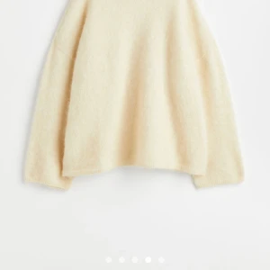 Tröja i mohairblandning  - Helt ny stickad tröja från hm, mycket populär och är just nu slutsåld, prislappen sitter kvar på tröjan 