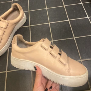 Skor sandro pris  - Skor från sandro Paris i storlek 38. 350kr plus frakt på 80kr.