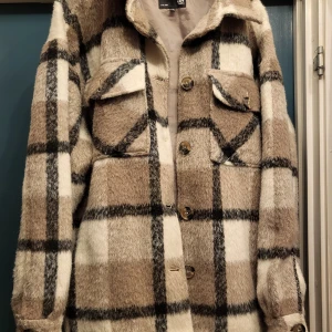 Skjortjacka  - Säljer denna jacka för den kommer aldrig till användning. Skriv vid frågor!