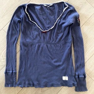 Odd Molly tröja  - Säljer en odd molly tröja i strl 2. Passar bra på mig med strl 36/38❣️ köpare står för frakt