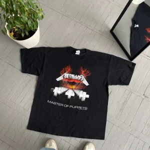 Vintage Metallica MoP  - En vintage Metallica tröja med tryck ifrån MoP Trycket är i helt okej skick  Boxyfit 