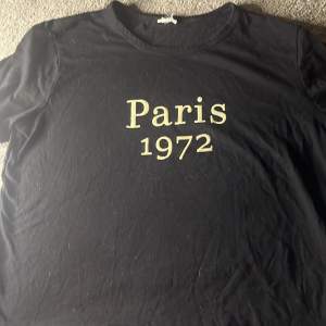 en fin t-shirts som det står paris 1972