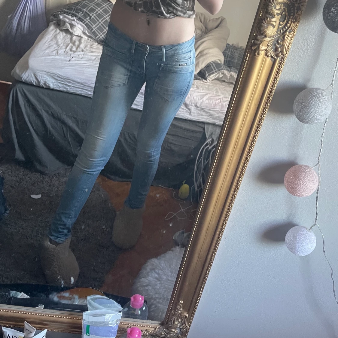 Ljusa lågmidjade byxor