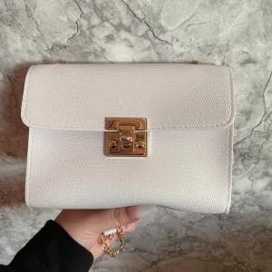 Handväska - Fin handväska som inte kommer till användning, har använt en gång sedan köp, 100kr med frakt 📦 