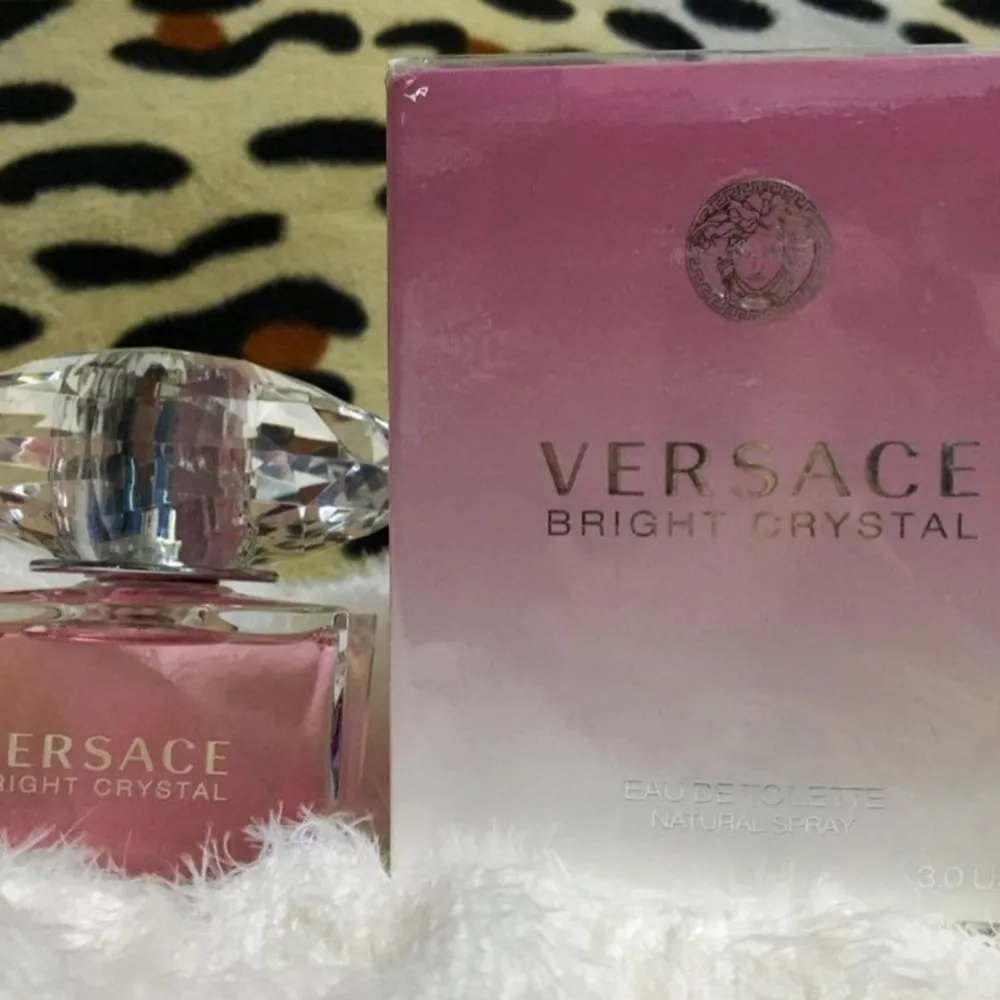 Säljer en jättefin parfym från märket versace 30 ml Ny och oöppnad om fler bilder önskas skriv pm . Övrigt.