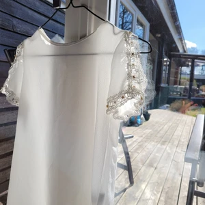 T-shirt  - Jag har bara använt den 1 gång och jag har fått många komplomager det är high fhasihon och bra till sommaren 😊❤