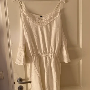 Playsuit  - Playsuit i storlek S. Oanvänd.