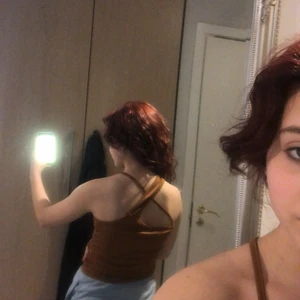 Sommar top - Jätte fin top från Shein som jag köpte i somras, sälj tyvärr så den blivit för liten! Köptes för 79 och säljs för 45. Perfekt till sommaren 💛☀️💫⛱🍦🍨