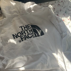 Hoodie - The north face hoodie, används aldrig. Köptes från kids brand store