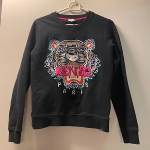 Kenzo sweatshirt  - Säljer min kenzo sweatshirt då den inte kommer till användning längre. Storlek M.. skulle säga att den är mer som en S. Fint skick 